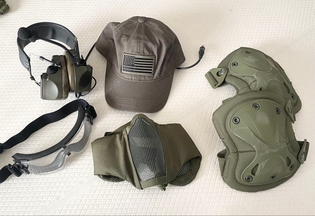 戦術キャップ・ヘッドセット・ゴーグル・膝当てセット