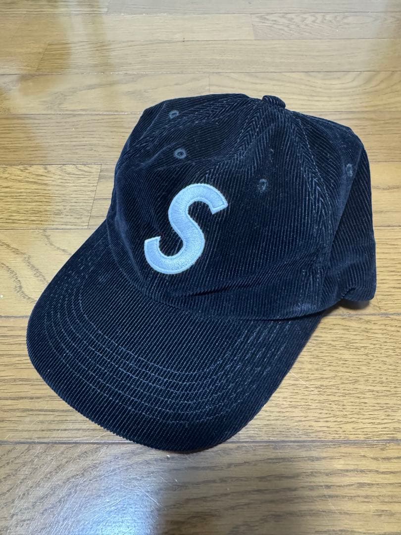 Supreme 黒 コーデュロイ Sロゴキャップ