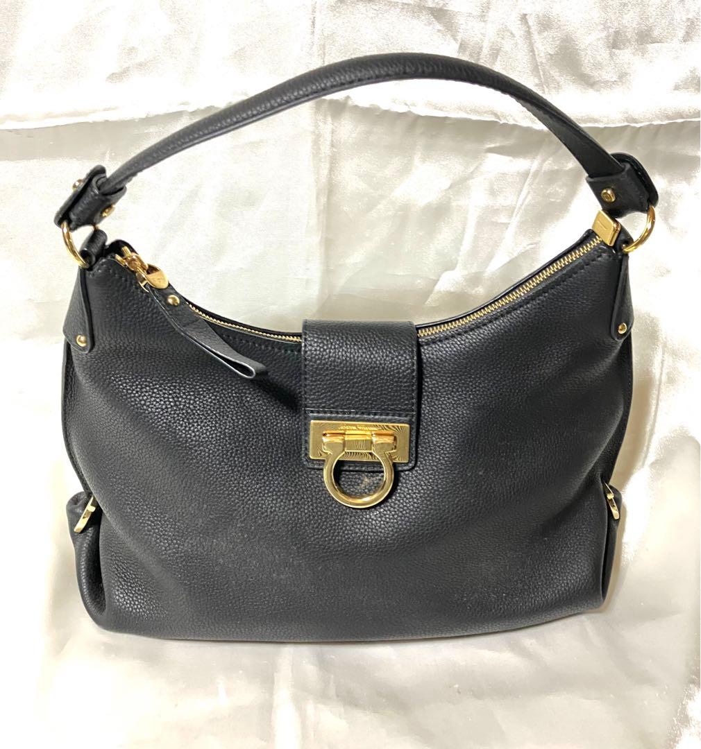 フェラガモ　レザー ブラック ショルダーバッグ