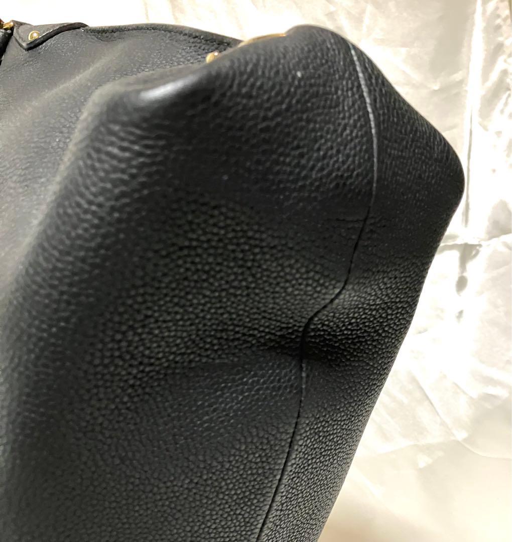 フェラガモ　レザー ブラック ショルダーバッグ