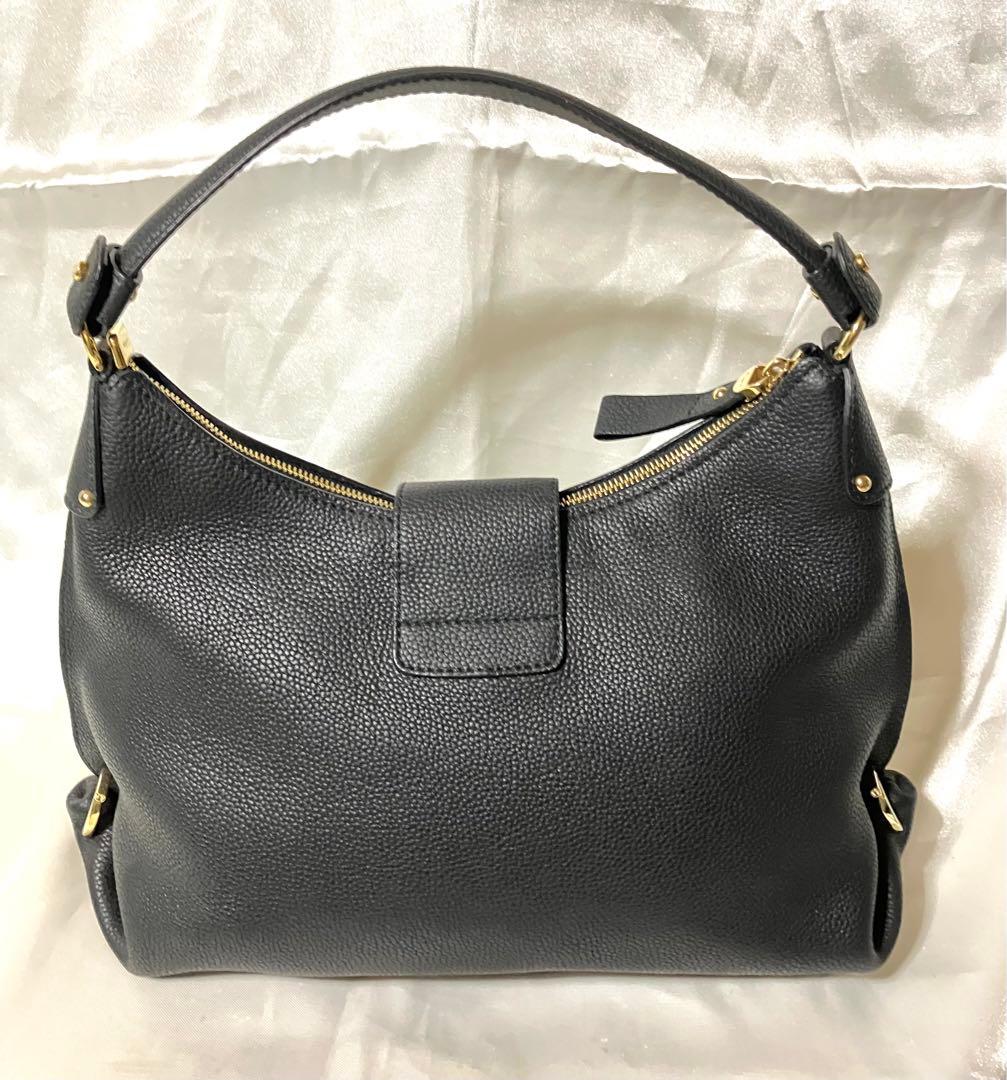 フェラガモ　レザー ブラック ショルダーバッグ