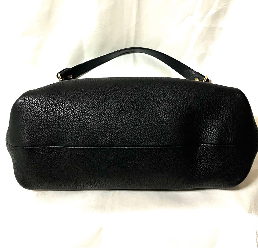 フェラガモ　レザー ブラック ショルダーバッグ