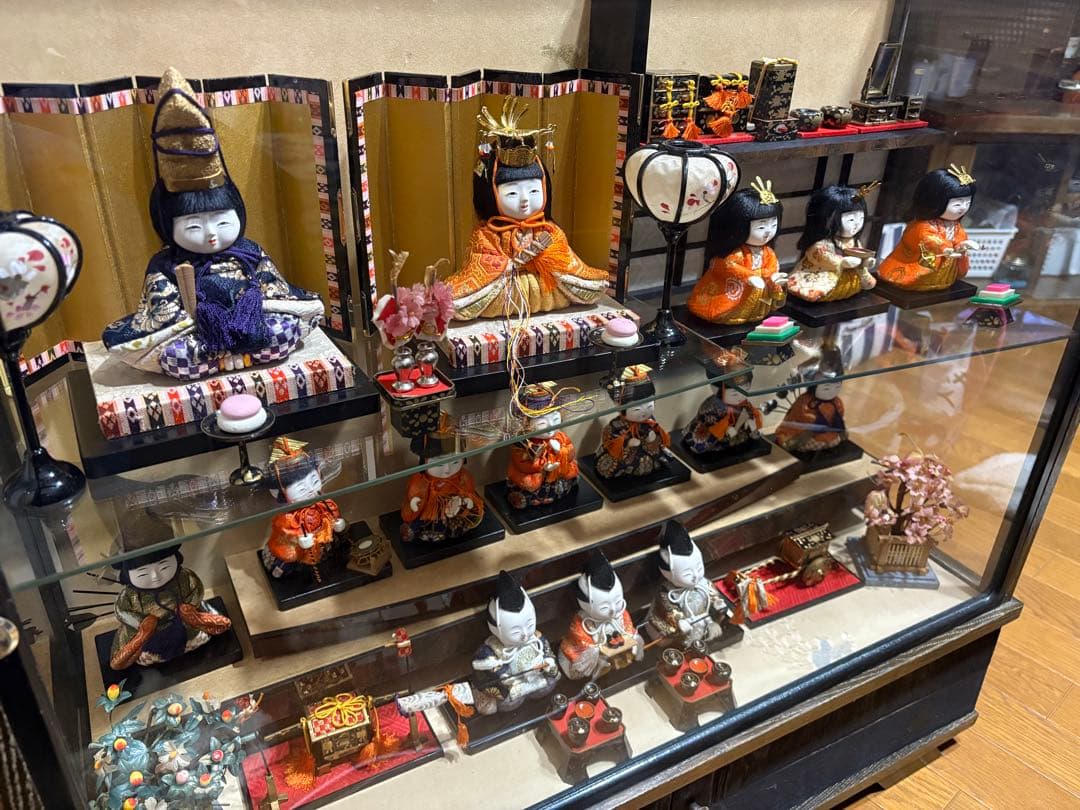 伝統的な雛人形セット 15人