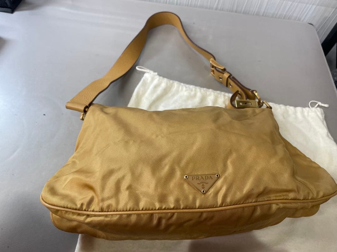 美品　プラダ PRADA ワンショルダー 三角ロゴ ナイロン ベージュ系