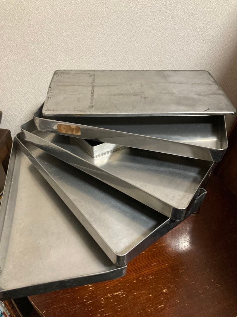 アンティークのブリキケース