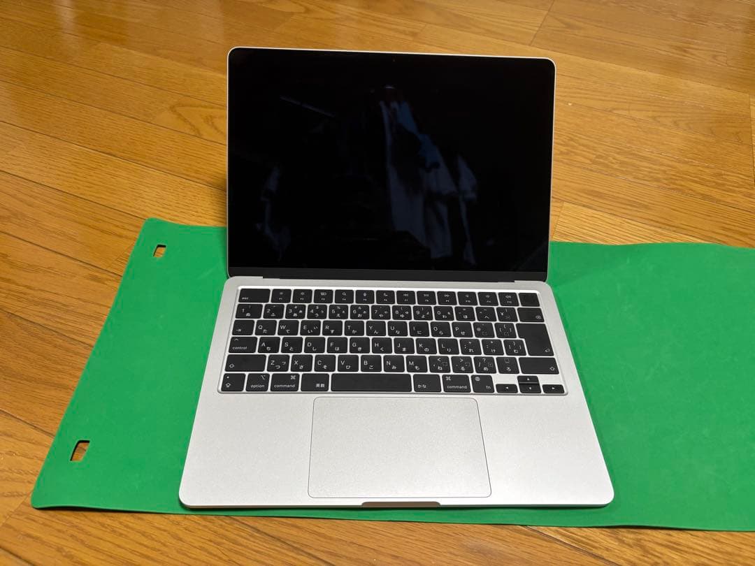 MacBook本体 Apple MacBook Air (M2, 8GB, 256GB)