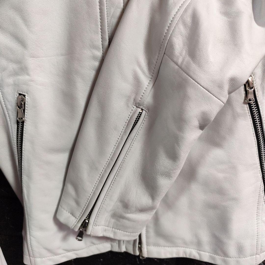 未使用に近い　トルネードマート　純白の ラムレザーシングルライダースジャケット