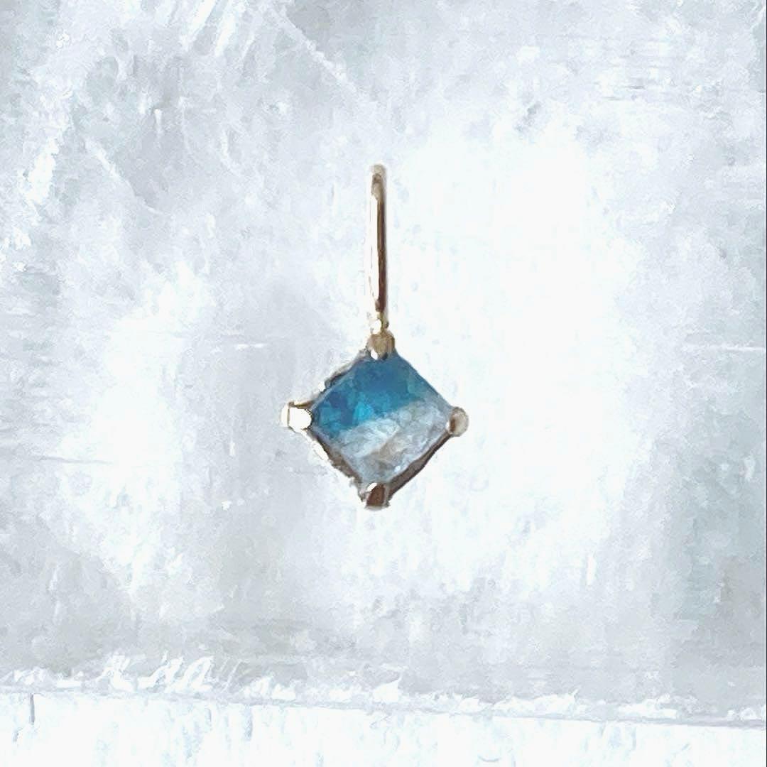 バイカラー ユークレース原石10金ペンダントトップ