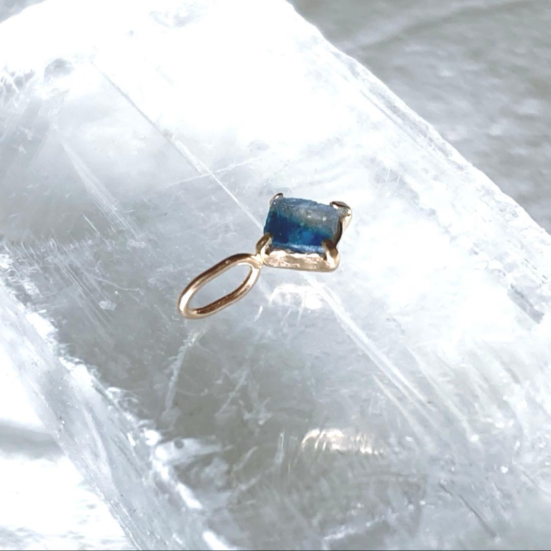 バイカラー ユークレース原石10金ペンダントトップ