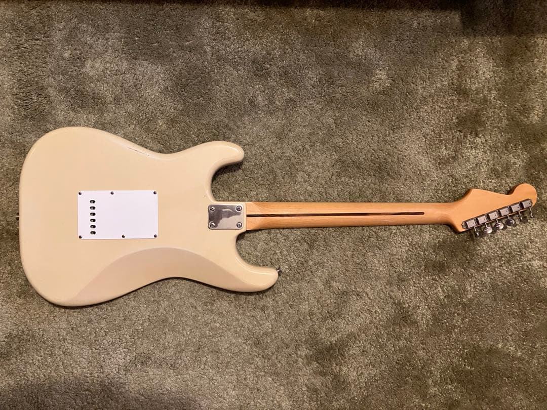 フェルナンデス 石ロゴ　FST-60 クリーム