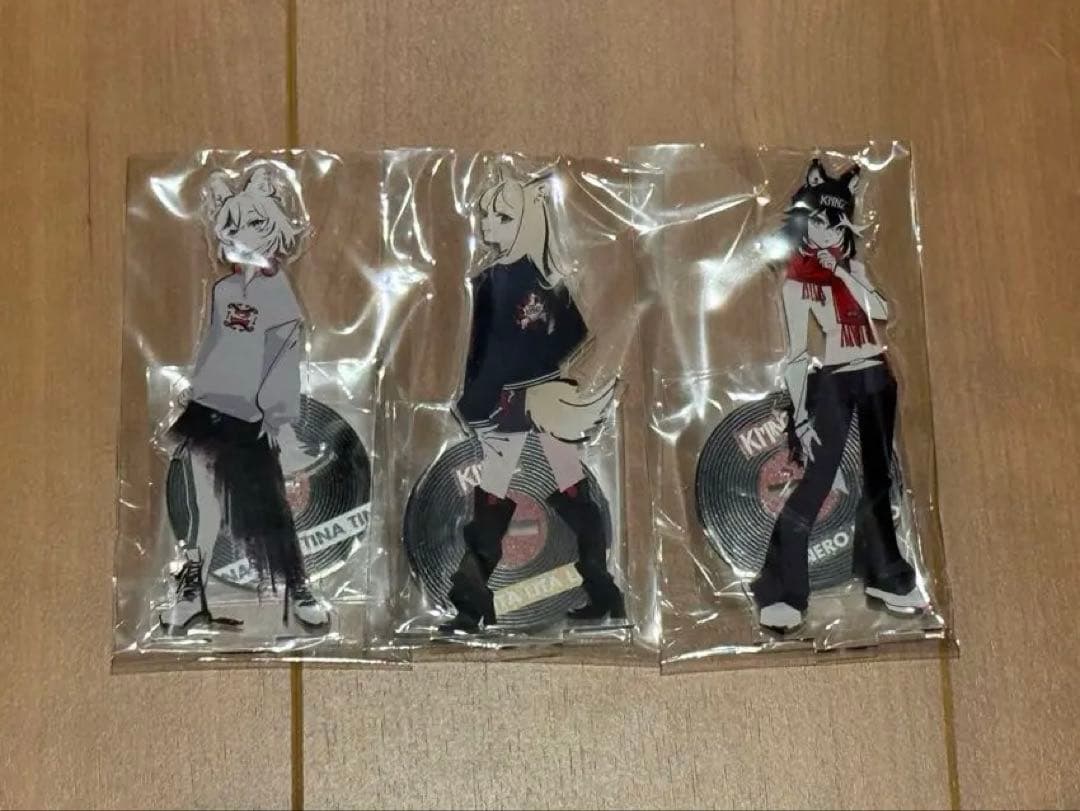 KMNZ アクリルスタンド まのでまりな