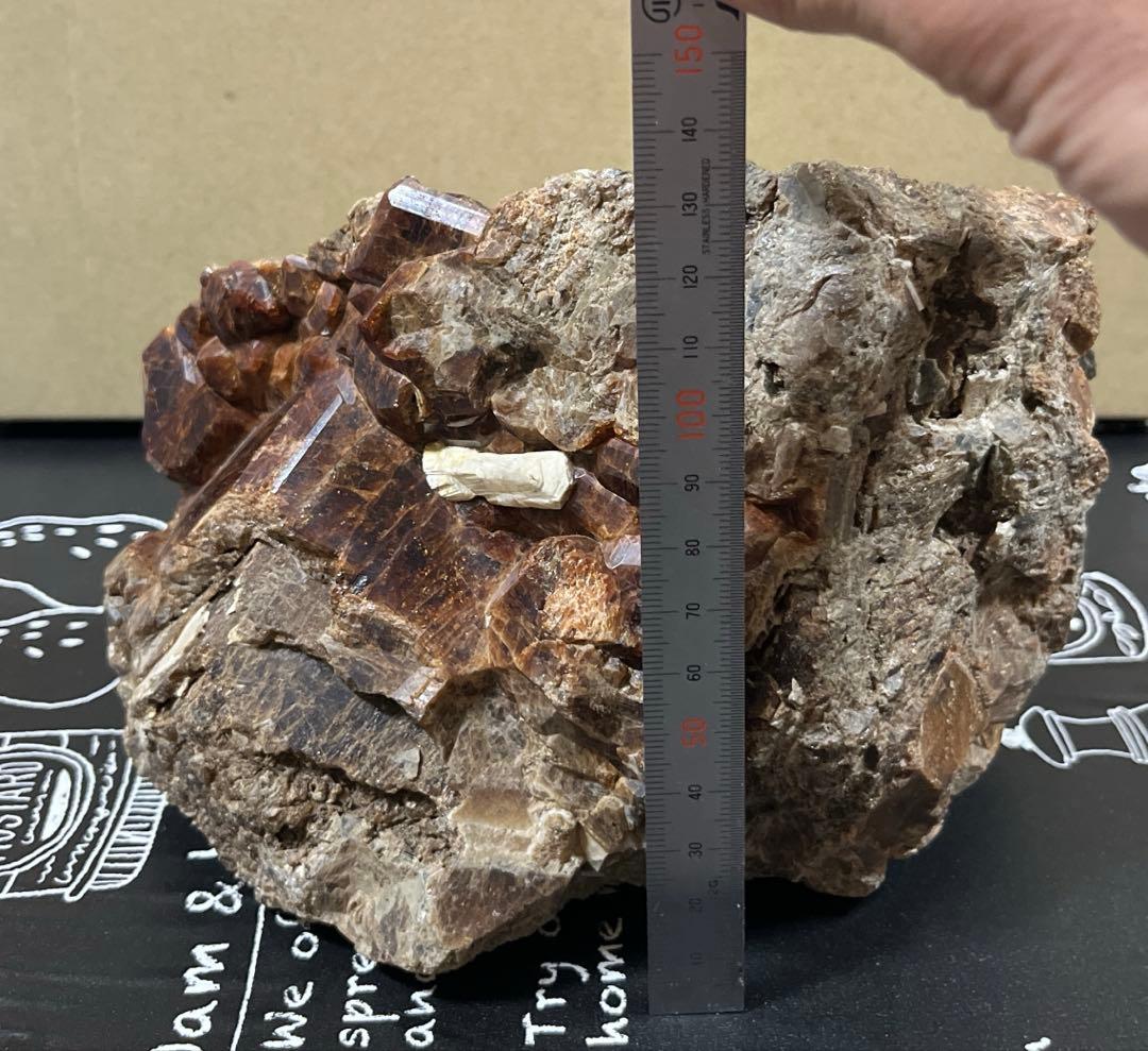 4.2kg ガーネットだと思われる石