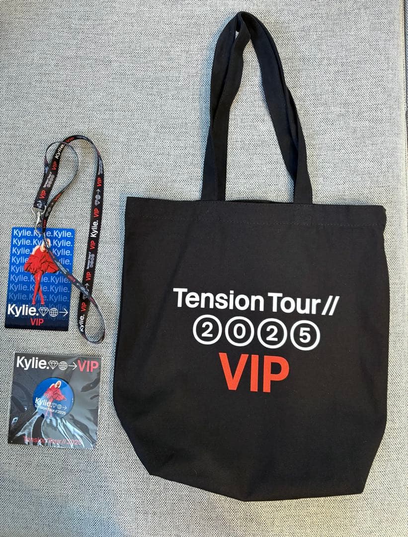 【希少品✨】カイリー・ミノーグ VIPトートバッグ、ピンバッチ、ストラップ