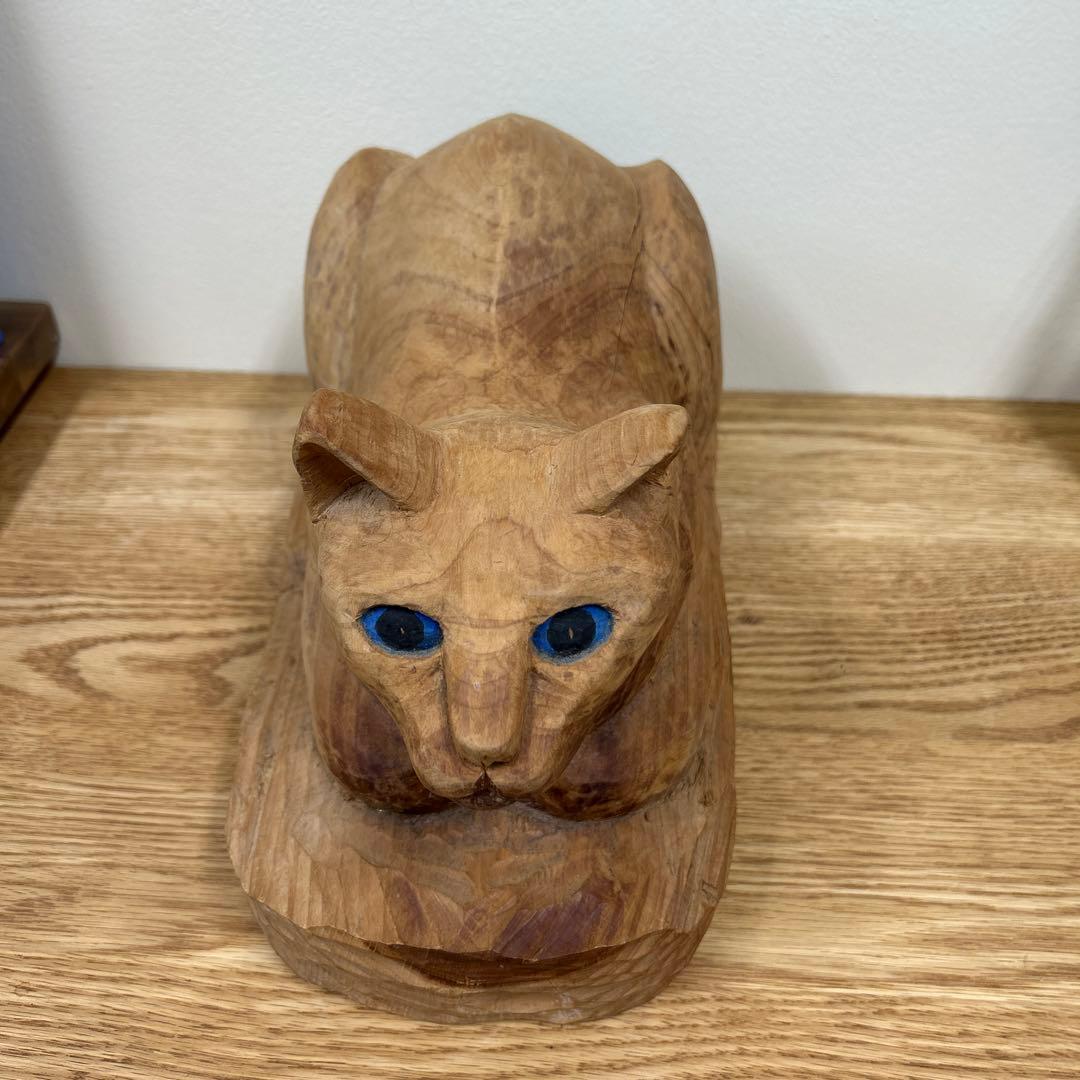 かわいい　木製 猫の彫刻　木彫り　ねこ　ネコ 香箱座り