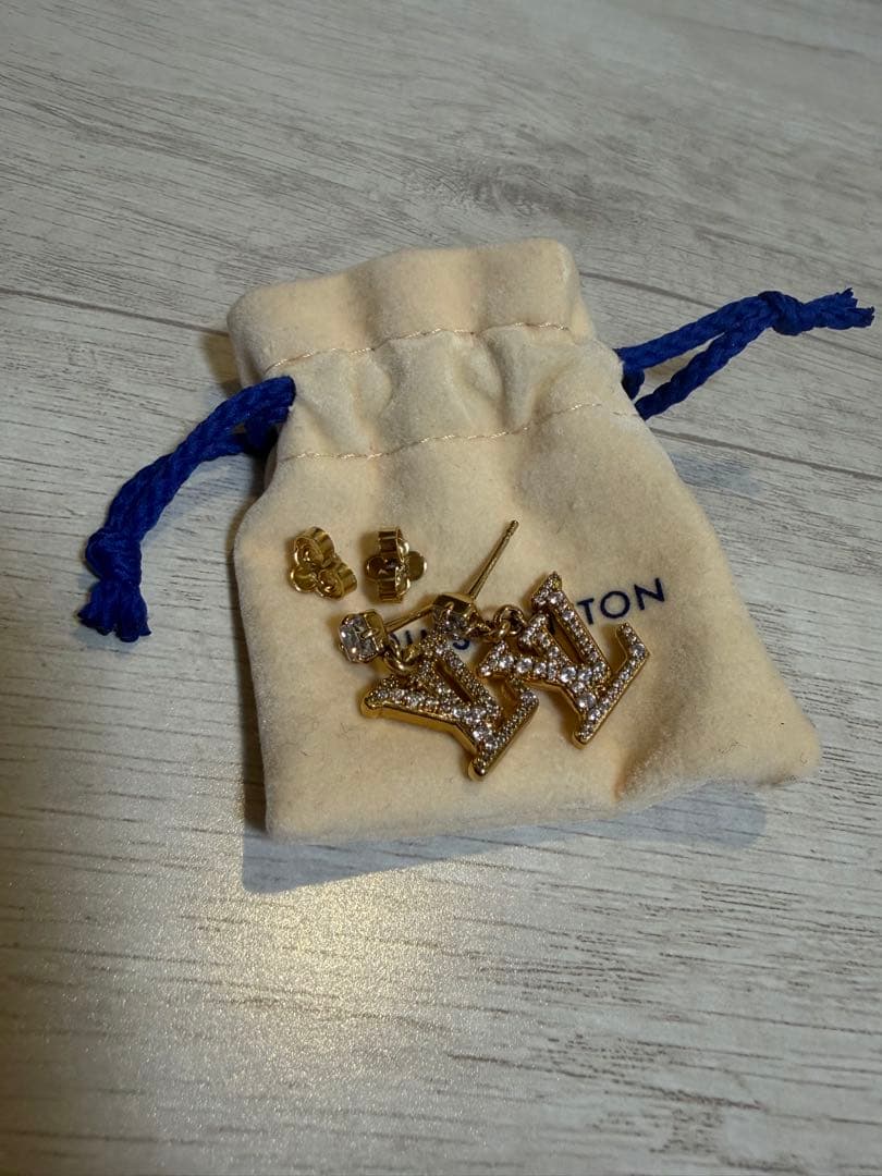 LOUIS VUITTON メタルピアス・レディLVゴールドM01844