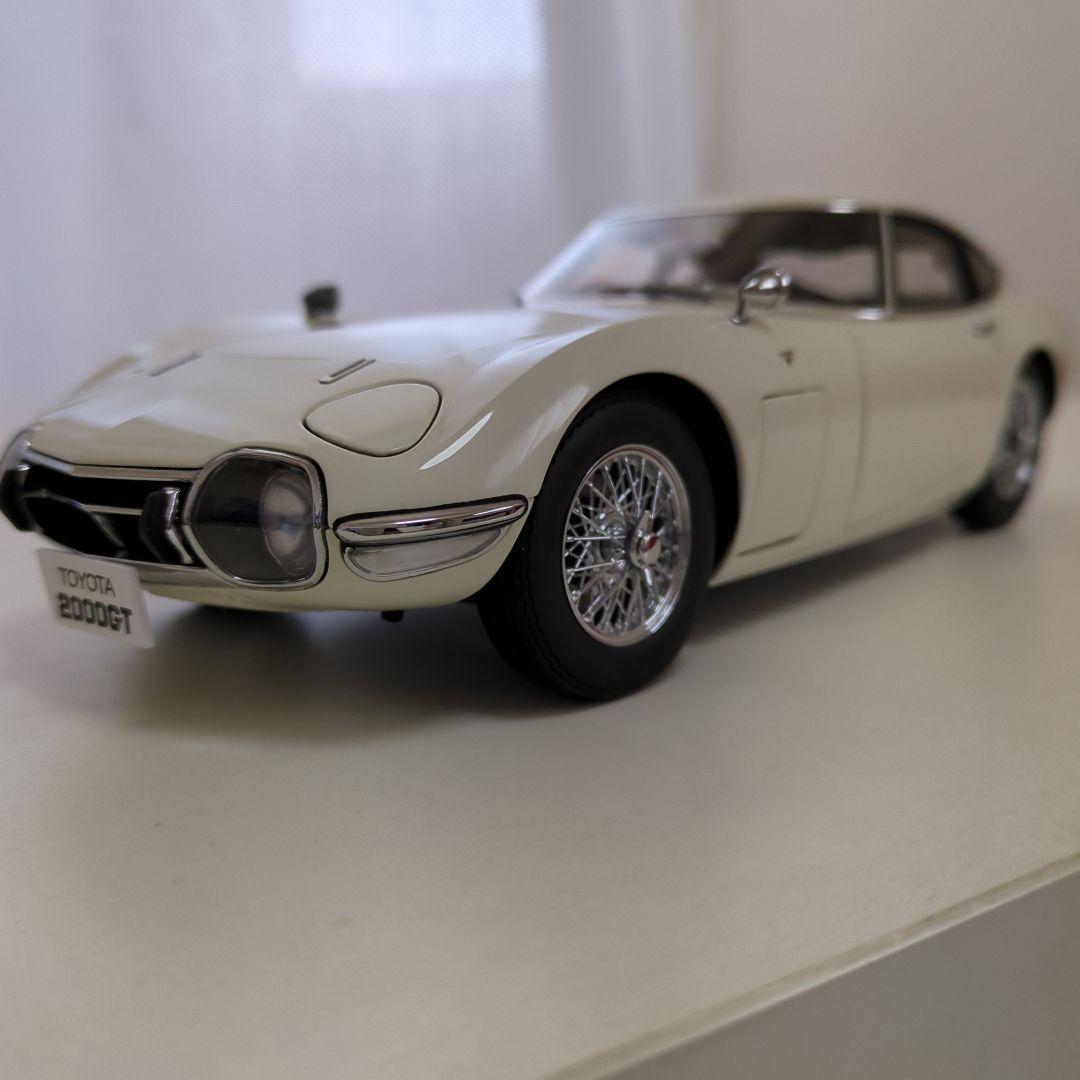 オートアート、トヨタ2000GT、2台セット　1/18ミニカー
