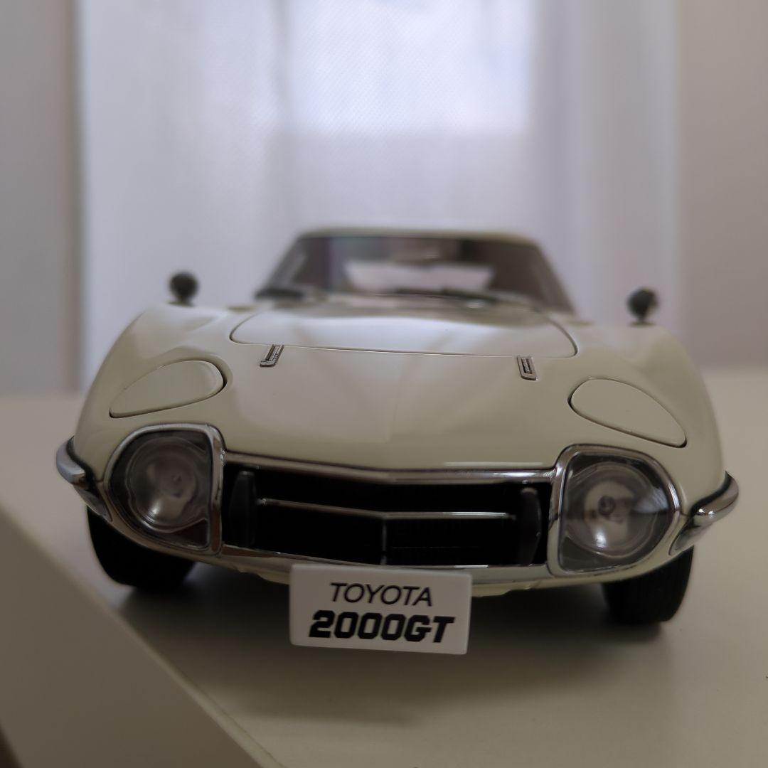 オートアート、トヨタ2000GT、2台セット　1/18ミニカー