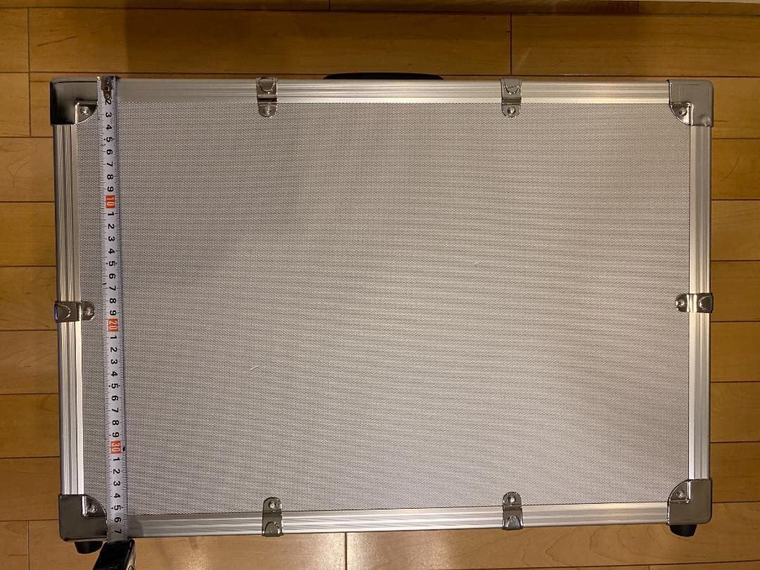 大型アルミトランク 外寸:約55cm×38cm×19cm