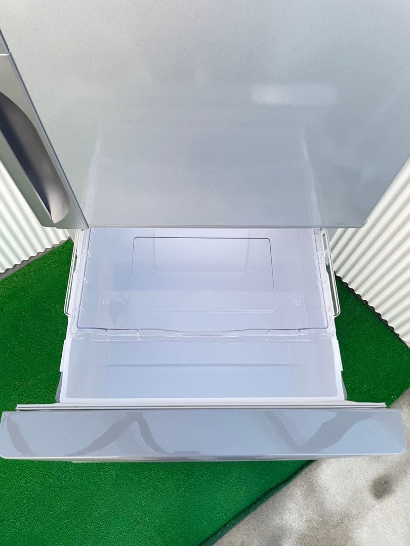 825 日立 315L 3ドア冷蔵庫 真ん中野菜室 真空チルド ライトシルバー