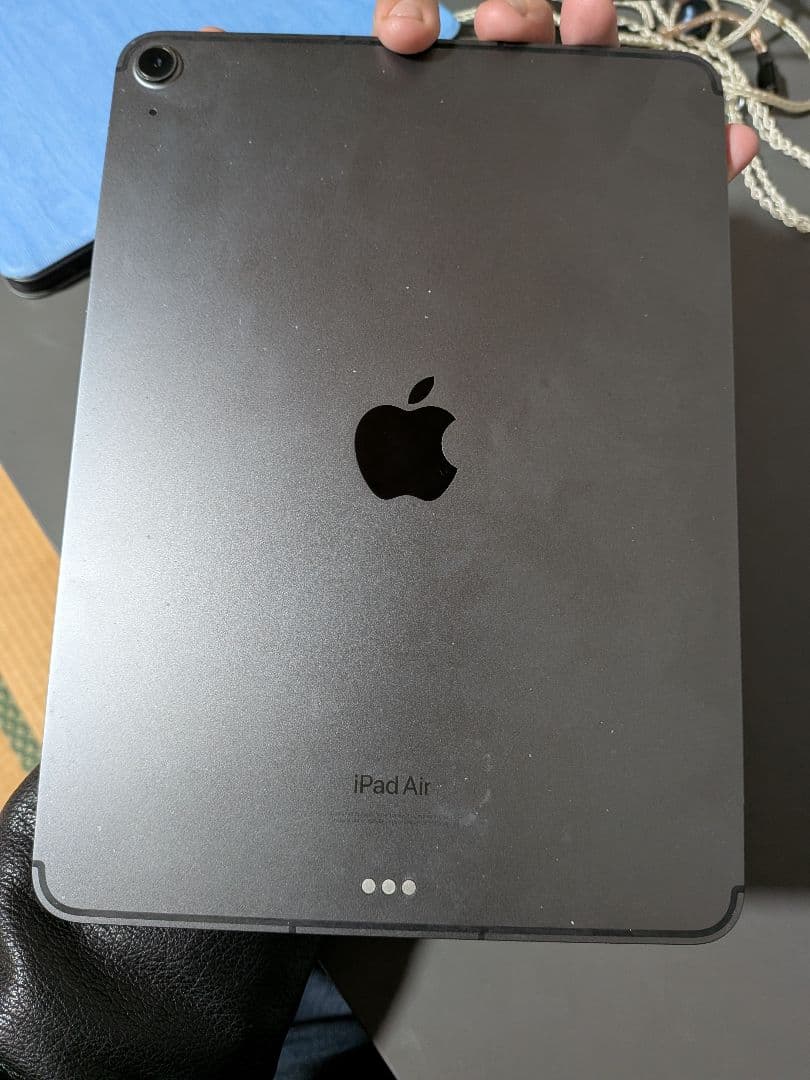 ハ*を様 【バッテリー最大容量99%】iPad Air 第5世代 セルラー 25