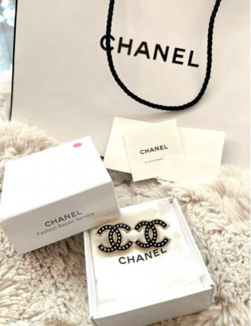 安心の正規品❣️極美品！日本に数点のみ入荷❣️存在感大❣️CHANELピアス【両耳】