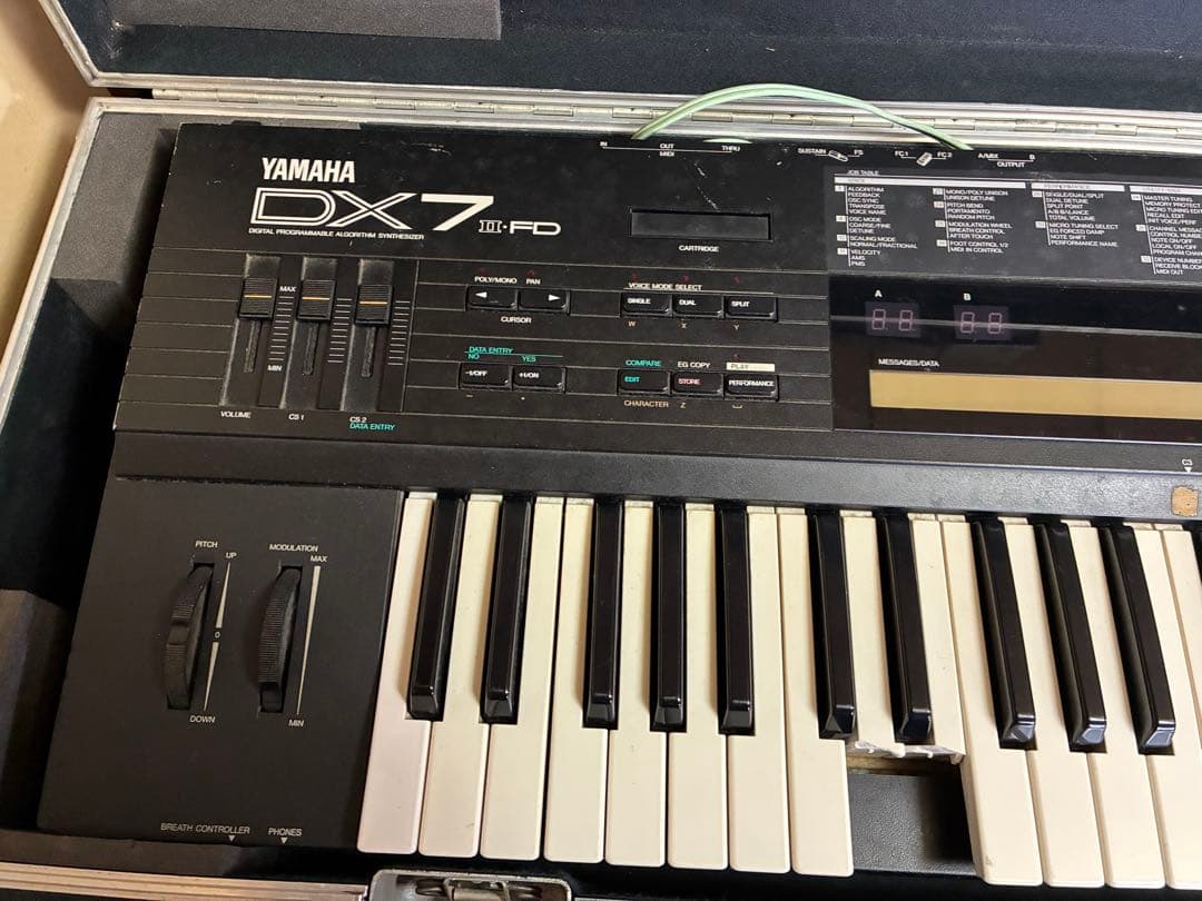 Yamaha DX7 II FD シンセサイザー 61鍵盤 ケース付き