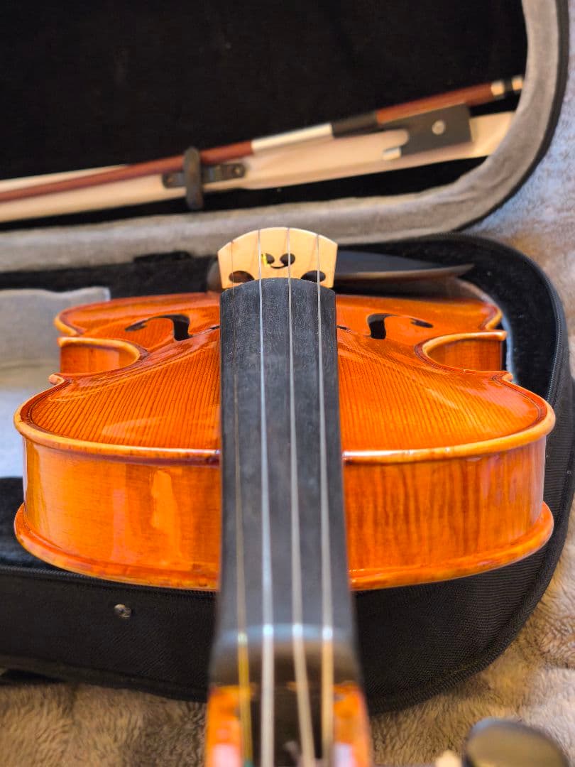 美品 4/4 バイオリン（裏板一枚板）弓・ケース・松脂・肩当てセット／すぐ演奏可