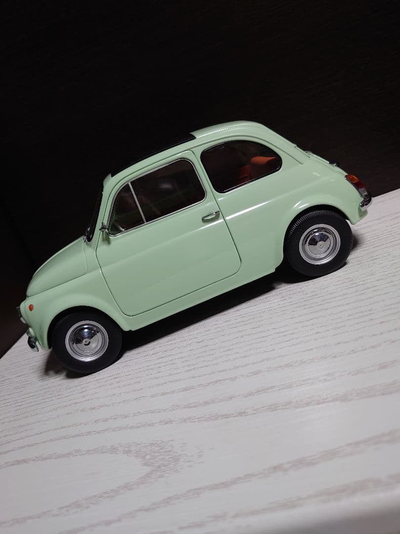 KK-Scale 1/12 フィアット 500 ダイキャスト フィギュア