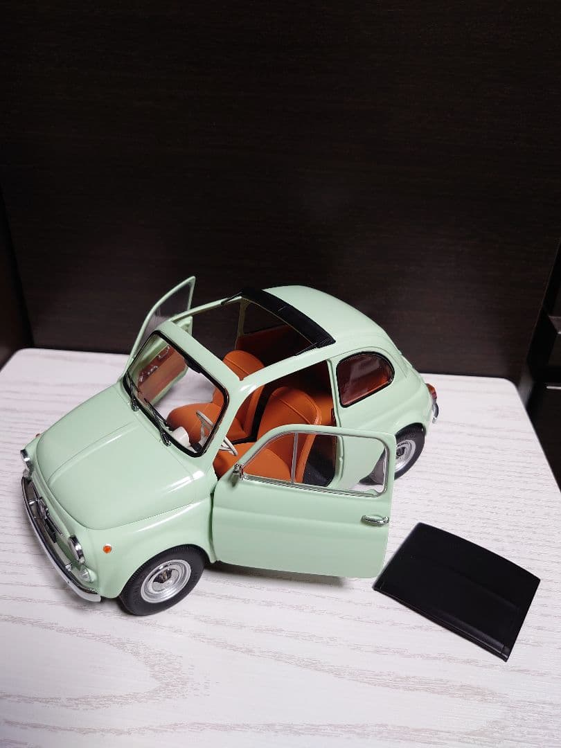 KK-Scale 1/12 フィアット 500 ダイキャスト フィギュア