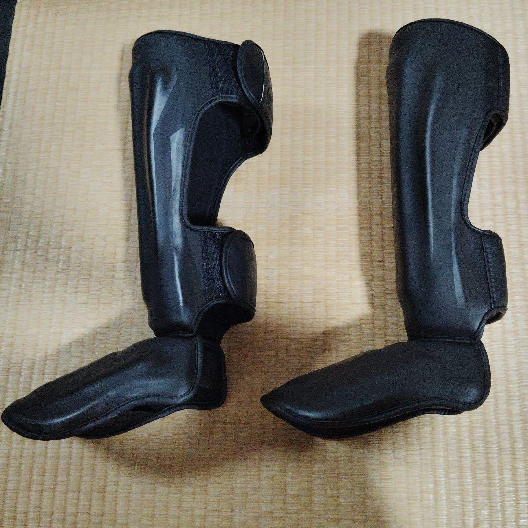 もち太郎　VENUM レガース Lサイズ　黒ブラックキックボクシングMMA