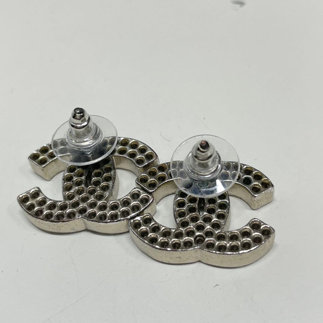 K*o様 CHANEL シルバー ロゴスタッドピアス
