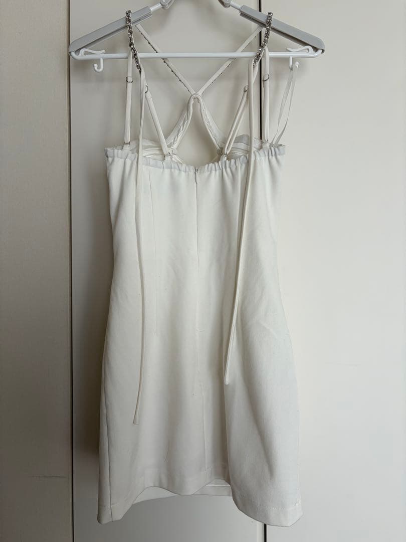 ROBE de FLEURS Glossyホワイトバックリボンスリットドレス