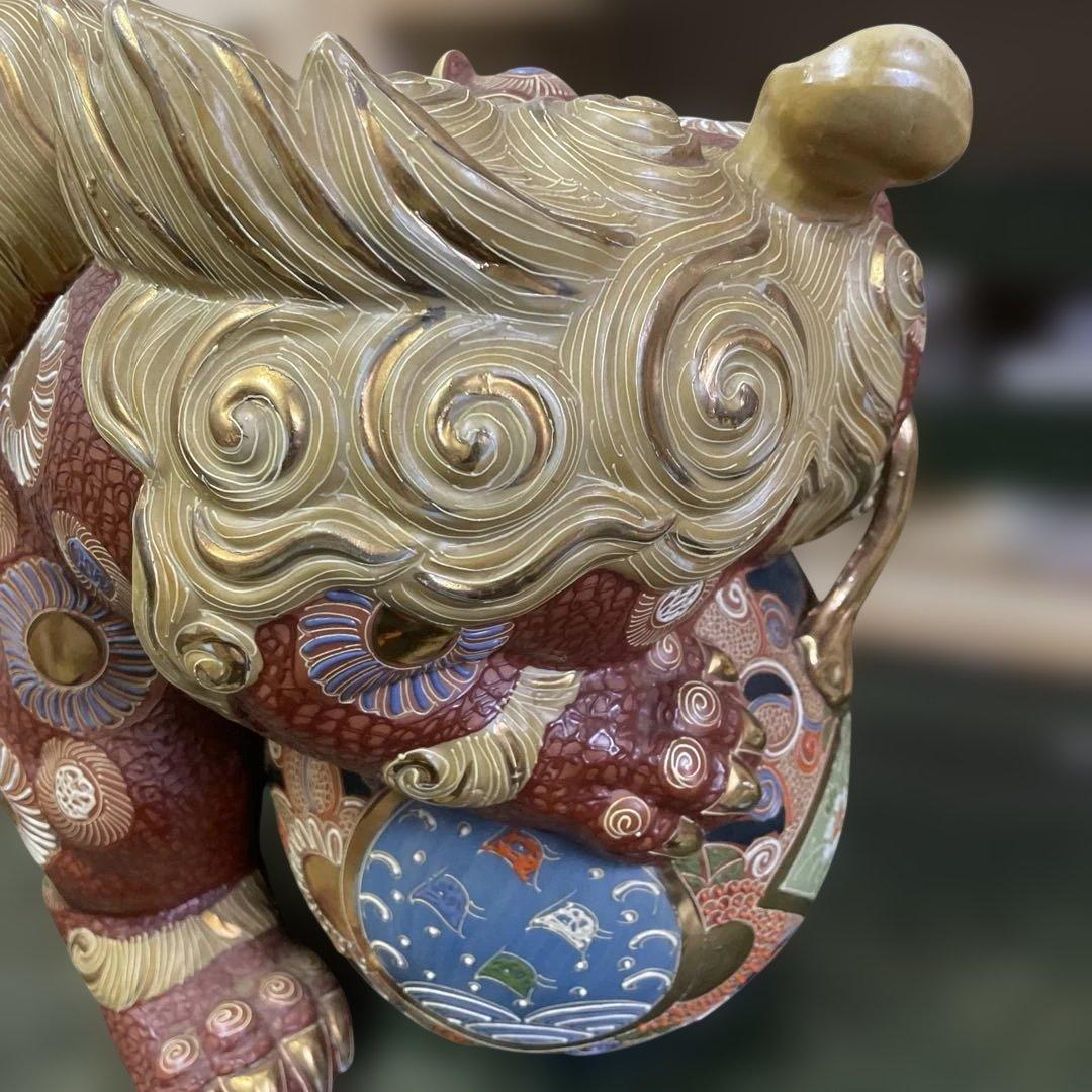 九谷焼玉乗り獅子　陶器製 獅子の置物 色彩豊か　赤絵付け金彩　石川県九谷焼