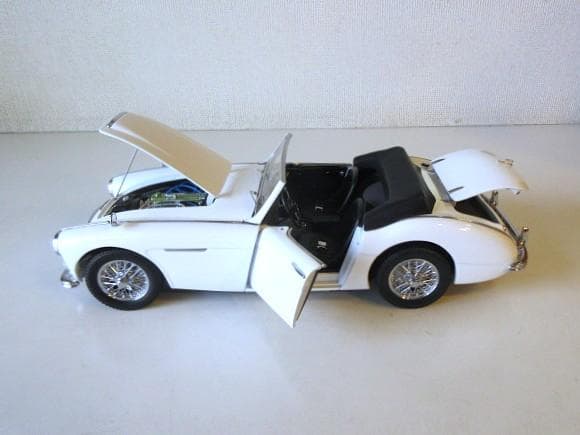 特価 AUTOart (1/18) オースチン ヒーレー 3000 MKⅡ