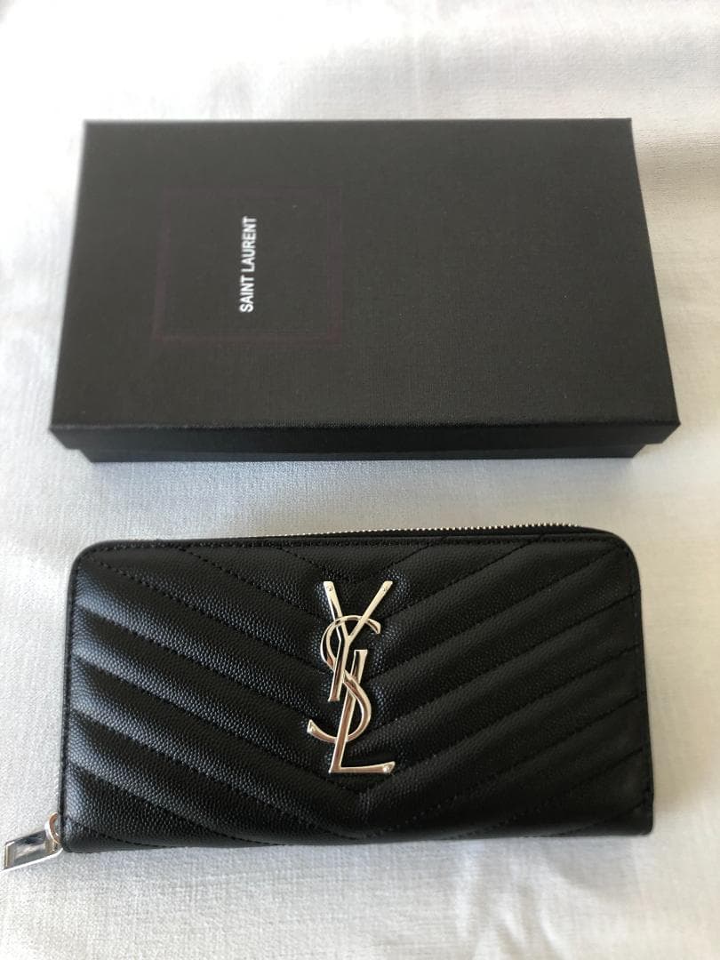 長財布 キルティングデザイン シルバーロゴ　高級感　超美品　財布