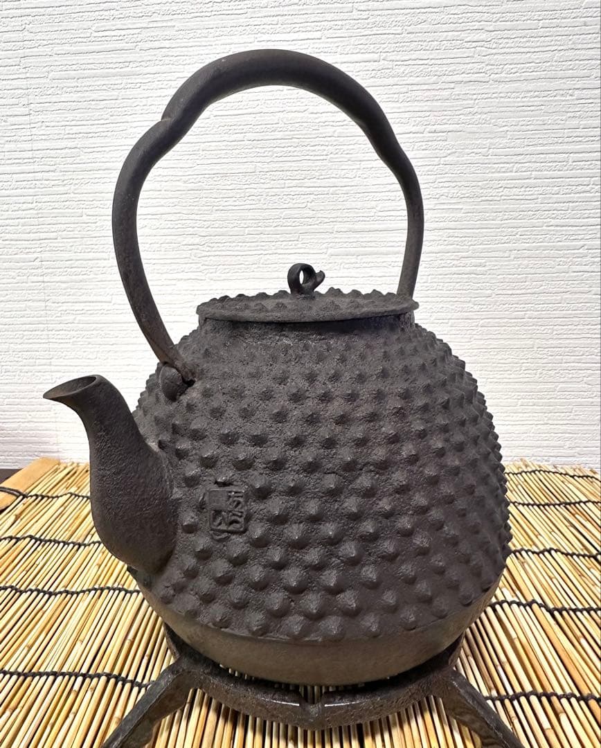 未使用品　山形県　あらい工房　荒井　幹雄作　１８型大アラレ　南部鉄瓶