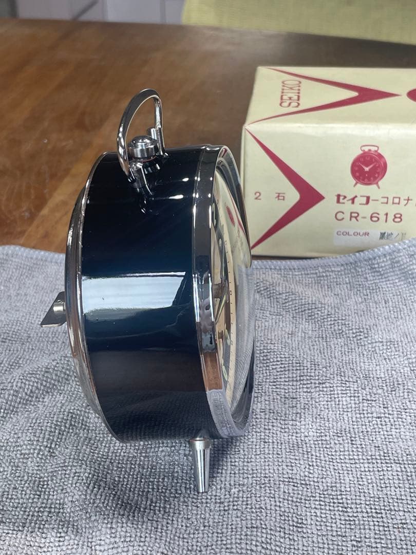 SEIKO CORONA 古くて重い目覚まし時計　Black と Beige 箱