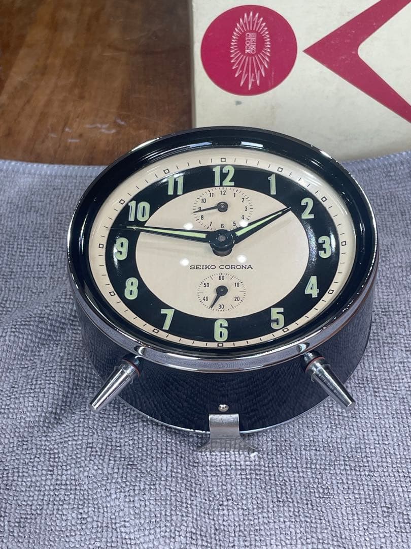 SEIKO CORONA 古くて重い目覚まし時計　Black と Beige 箱