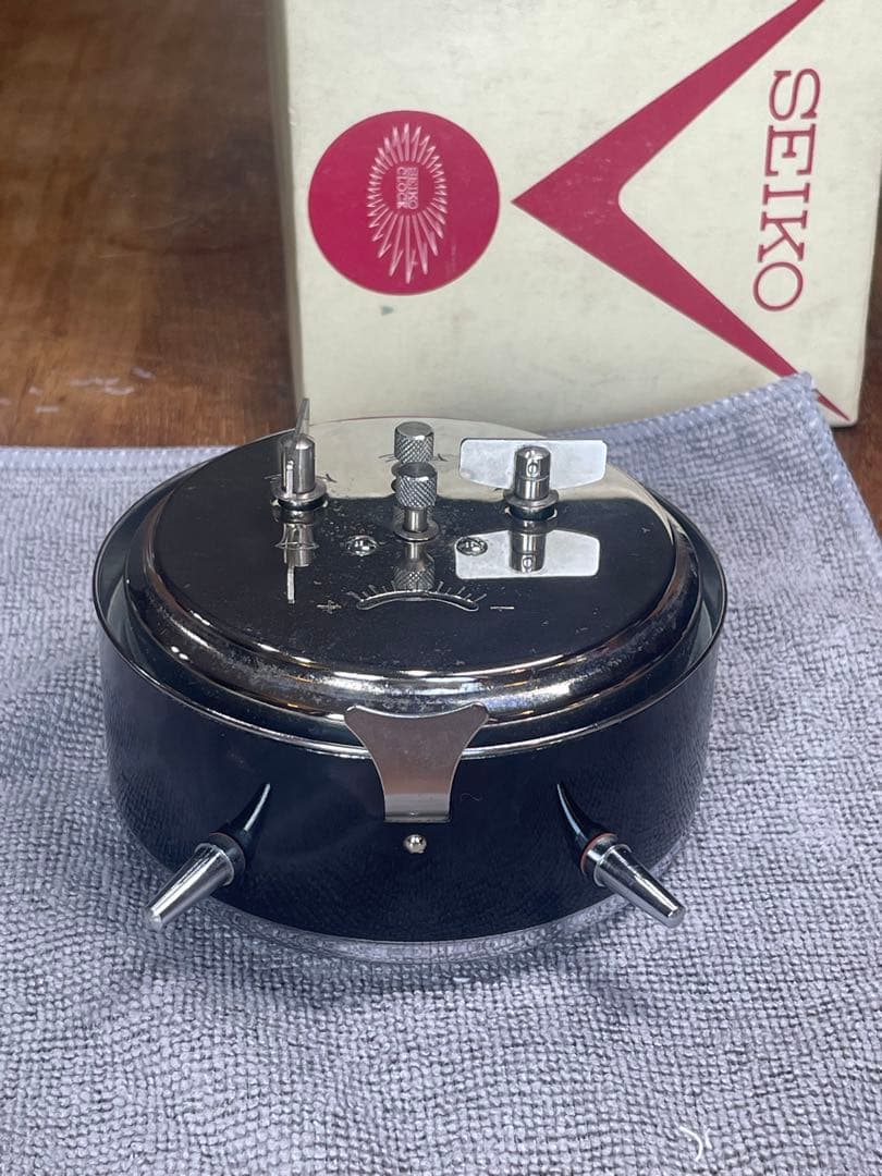 SEIKO CORONA 古くて重い目覚まし時計　Black と Beige 箱