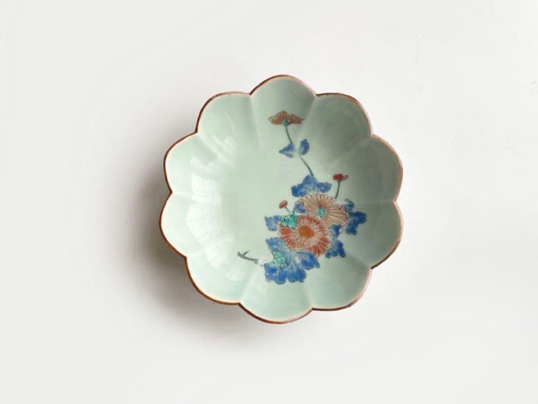 骨董　アンティーク　柿右衛門青磁　青磁色絵　菊図　輪花縁　膾皿　なます皿　菊花皿