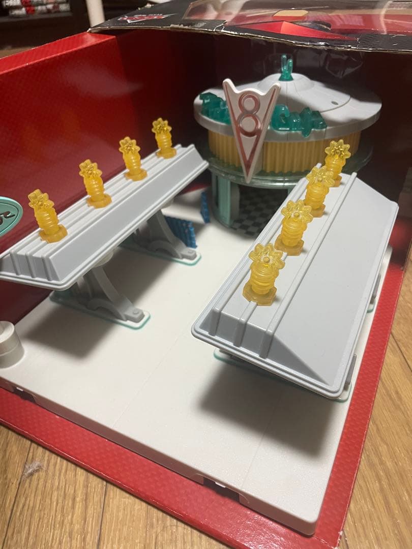 カーズ　プレシジョンシリーズ　v8カフェ　フロー　pixer cars マテル