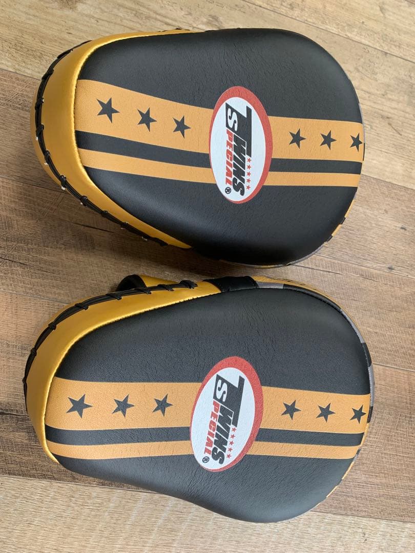 TWINS ペアパンチミット　金　ゴールド 　黒