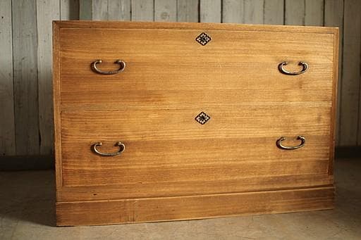 味のある木製の引き出し2段　チェスト　桐箪笥