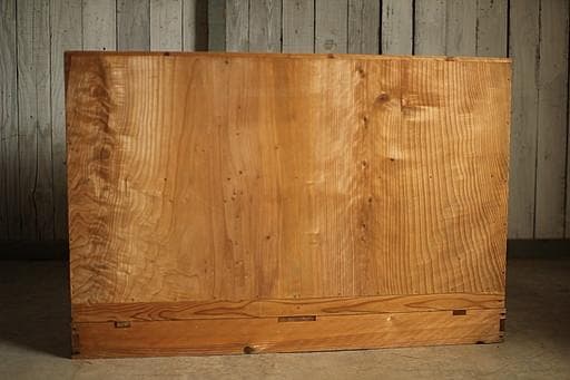 味のある木製の引き出し2段　チェスト　桐箪笥