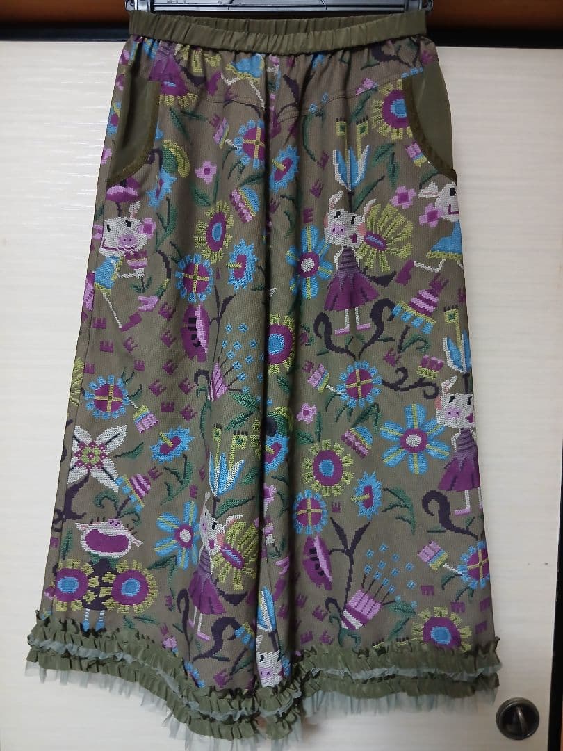 アルベロベロ　ブタさんお花可愛い裾フリルキュロットスカート