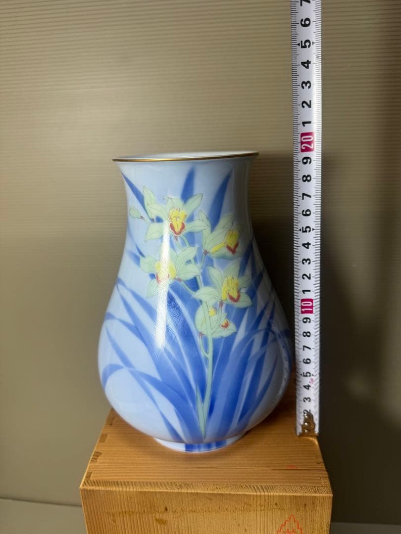 2178 深川製磁 菖蒲 官窯染付　花瓶　金彩　未使用