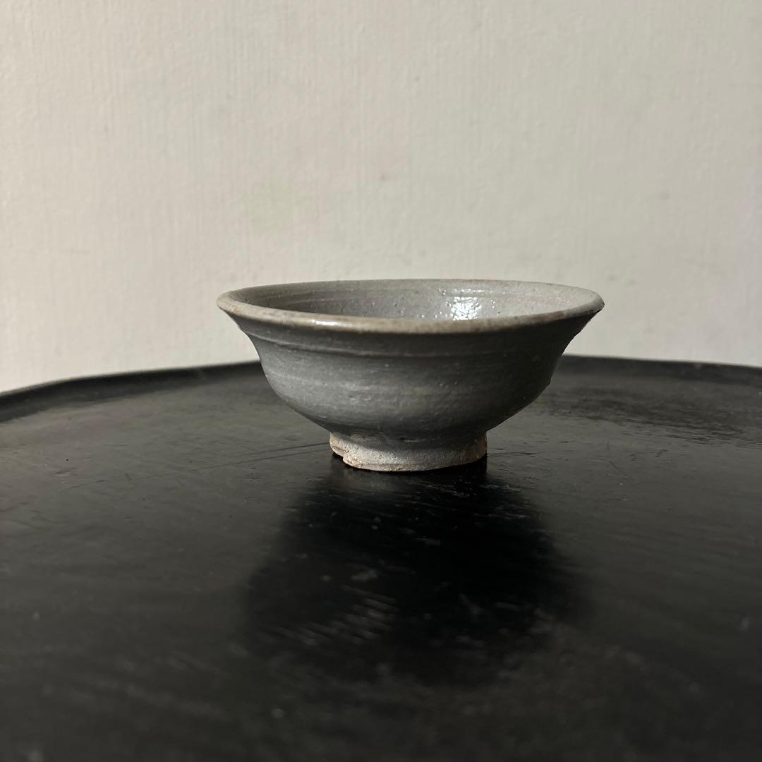 李朝　小服茶碗　大盃　堅手　白磁　酒器　韓国骨董　ぐい呑み　猪口　アンティーク