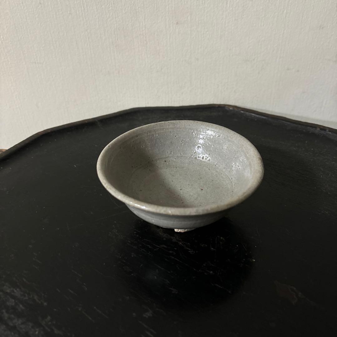 李朝　小服茶碗　大盃　堅手　白磁　酒器　韓国骨董　ぐい呑み　猪口　アンティーク