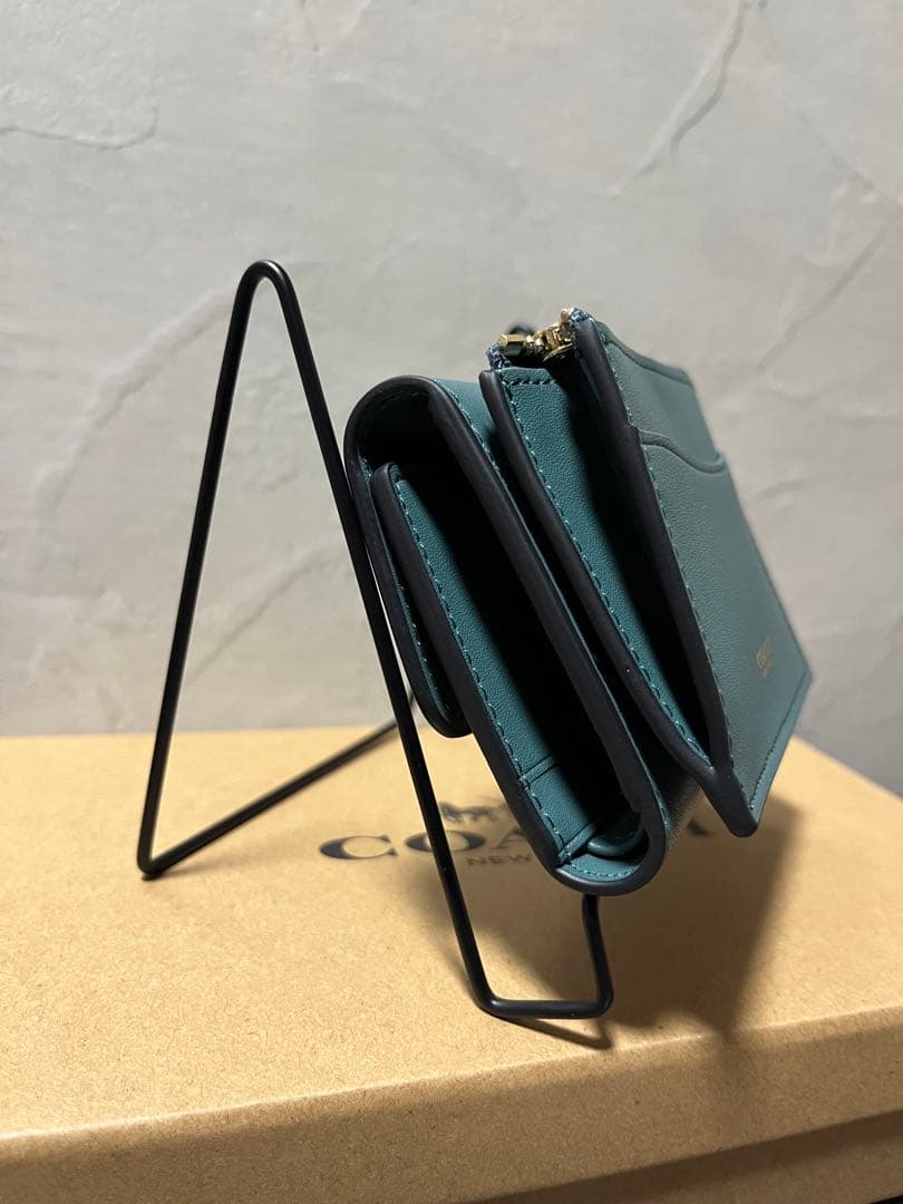 ✨️新品未使用✨COACH 三つ折り財布 グリーン