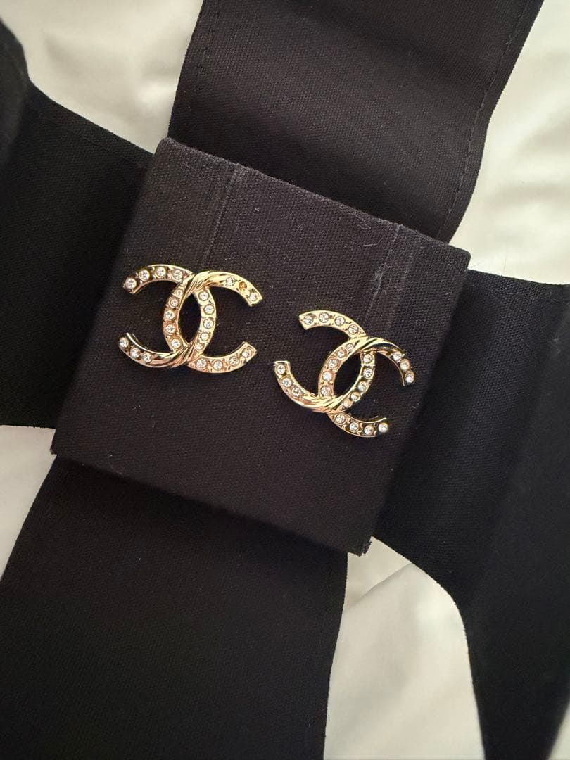 CHANEL CCロゴピアス ストーン付き